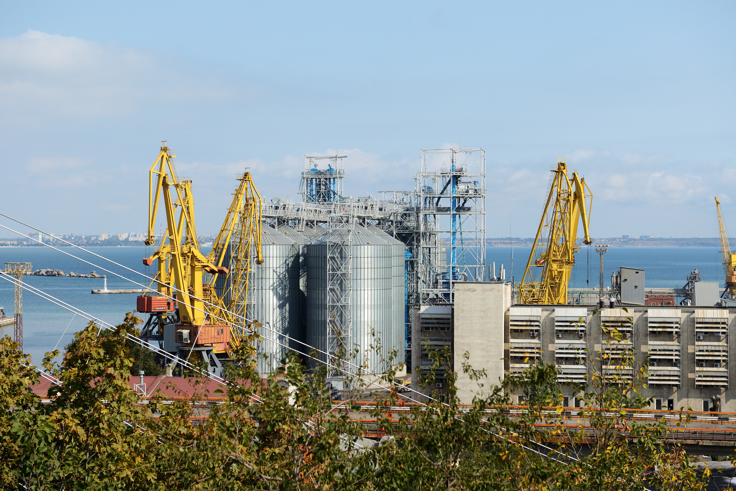 Vue sur les silos du port d'Odessa, Ukraine, le 25 septembre 2020 (© Slava 296, Adobe Stock)